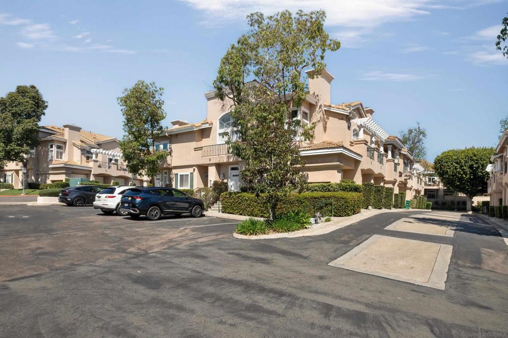 7275 Calabria Court - photo 9