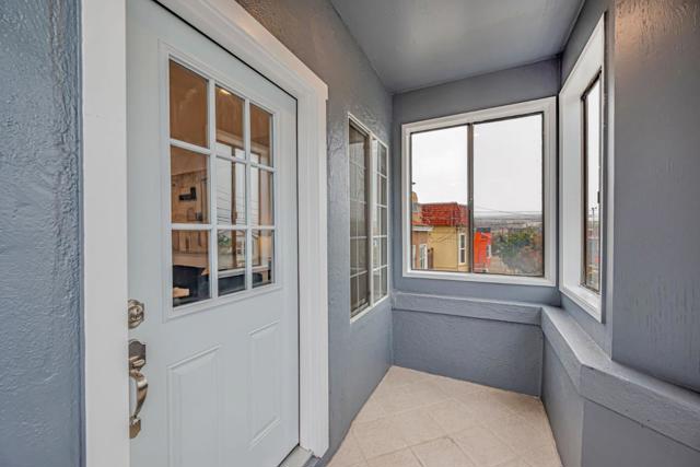163 Lee Avenue, San Francisco CA: https://media.crmls.org/mediaz/2d5eee82-bdb7-4143-94e5-b3cd663fcbc7.jpg