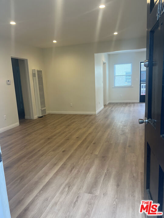 4129 1/2 W Toluca Lake Avenue, Burbank CA: https://media.crmls.org/mediaz/2d5f78a5-5be1-43b5-b8a7-1723a2ed513e.jpg