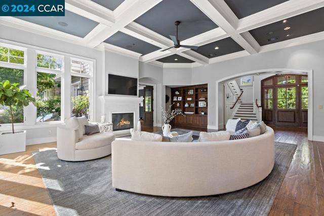 8 Julianna Court, Moraga CA: https://media.crmls.org/mediaz/2d5fe1cb-f83b-48f7-a0cb-98c36556feaa.jpg