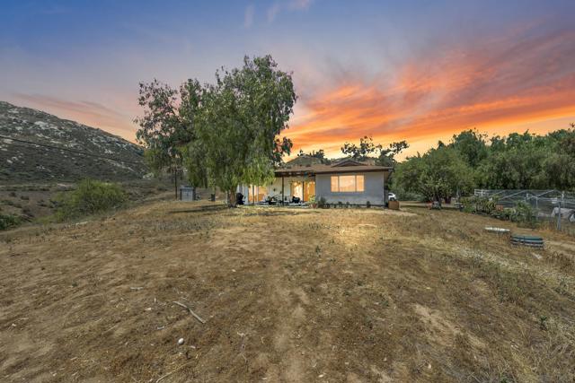 9231 Gawn Trl, Moreno Valley CA: https://media.crmls.org/mediaz/2d604446-e1a3-47be-bd73-604263b6d678.jpg