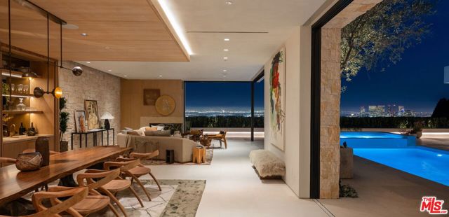 1039 Wallace, Beverly Hills CA: https://media.crmls.org/mediaz/2d608262-a994-497e-a0d5-e22993a1dec8.jpg