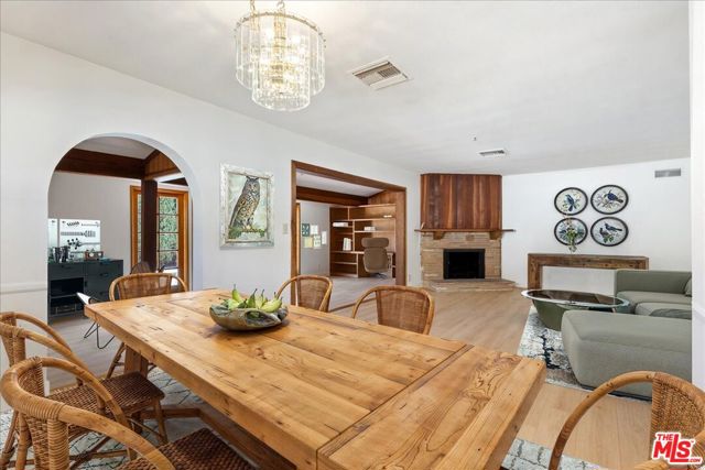 12848 Tiara Street, Valley Village CA: https://media.crmls.org/mediaz/2d608ea4-99b1-490a-9d3f-855c5f688d0c.jpg