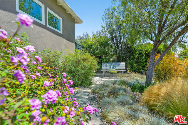 2121 Marine Street, Santa Monica CA: https://media.crmls.org/mediaz/2d612265-497d-4300-a8c1-9dea3fe2620d.jpg