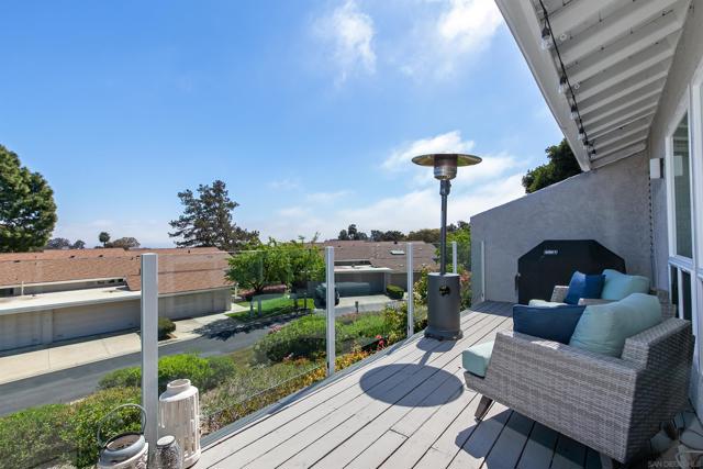 2071 Caminito Circulo Norte, La Jolla CA: https://media.crmls.org/mediaz/2d6179ba-e9a6-47c9-96f9-5e9b942c07e2.jpg