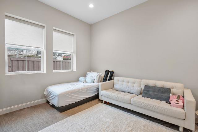 956 Urania Avenue, Encinitas CA: https://media.crmls.org/mediaz/2d618b41-767a-42b8-960e-884e4c55ca82.jpg