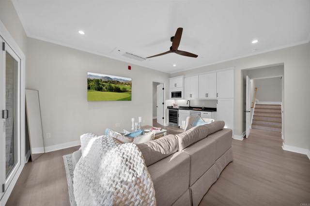 812 N Cleveland Street, Oceanside CA: https://media.crmls.org/mediaz/2d629ca6-5a40-430f-8198-8177a7415534.jpg