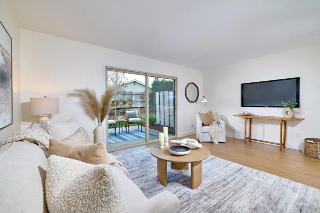 Detail Gallery Image 9 of 39 For 11364 Poblado Rd, San Diego,  CA 92127 - 2 Beds | 1/1 Baths