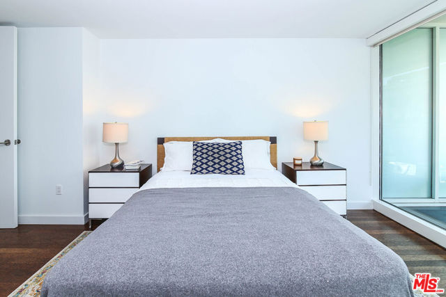 6250 HOLLYWOOD Boulevard, Los Angeles CA: https://media.crmls.org/mediaz/2d63233a-4949-4941-b489-b3cfa74990b2.jpg