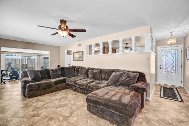 Detail Gallery Image 5 of 38 For 8301 Beaver Lake Dr, San Diego,  CA 92119 - 3 Beds | 2 Baths