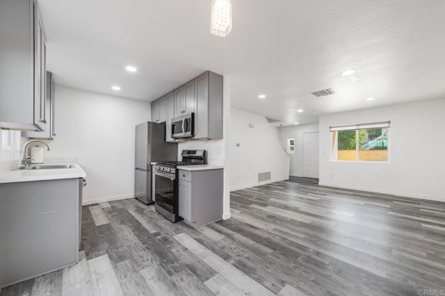 Detail Gallery Image 9 of 19 For 1477 79 14th St #1477,  Imperial Beach,  CA 91932 - 2 Beds | 1/1 Baths