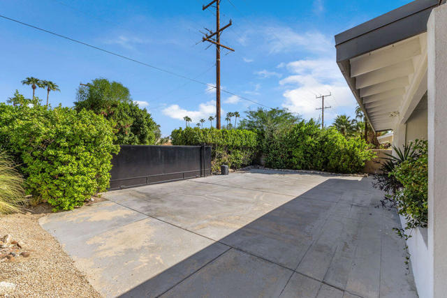 1075 E Sunny Dunes Road, Palm Springs, CA 92264