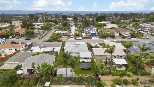1105 Evergreen Drive, Encinitas CA: https://media.crmls.org/mediaz/2d63b06d-7ed2-4984-b8db-6f705fc87b9d.jpg