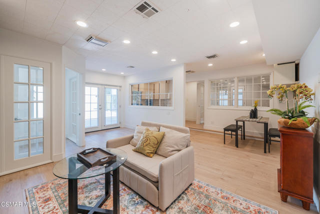 4524 Greengate Court, Westlake Village CA: https://media.crmls.org/mediaz/2d64c833-446c-4558-accf-c5e8ef047d2a.jpg