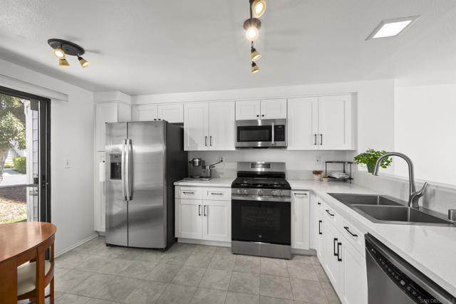 11061 Scripps Ranch, San Diego CA: https://media.crmls.org/mediaz/2d650e66-c730-489d-bebd-bef78d91d791.jpg