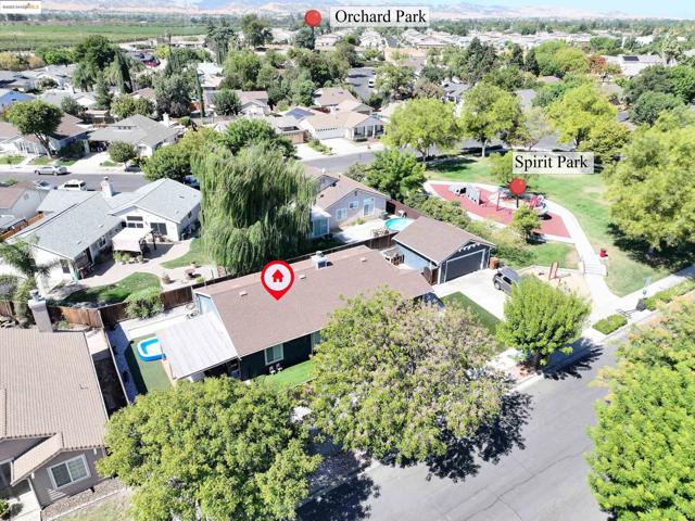 3061 Browning Ct, Brentwood CA: https://media.crmls.org/mediaz/2d6555fb-caa3-4ad7-b3de-422a8a8d7693.jpg