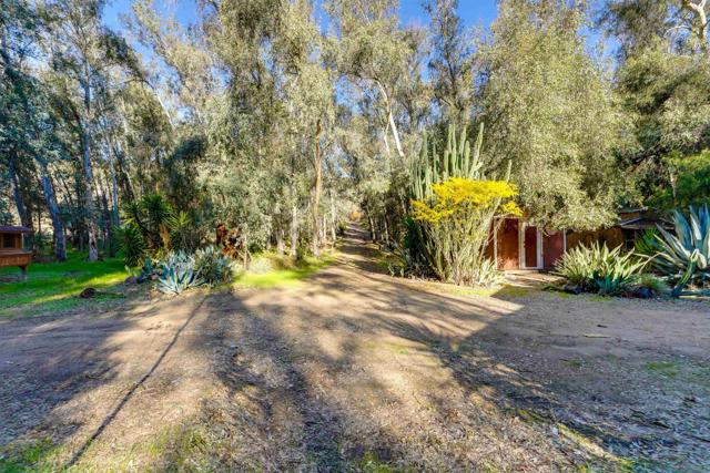 18408 Sweet Ln, Ramona CA: https://media.crmls.org/mediaz/2d6578f8-fd84-4efe-849f-2fdd925f9b98.jpg