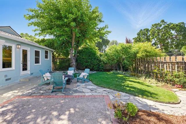 843 15th Avenue, Menlo Park CA: https://media.crmls.org/mediaz/2d658b6f-2460-462a-a3a6-4784a9b7f3ad.jpg