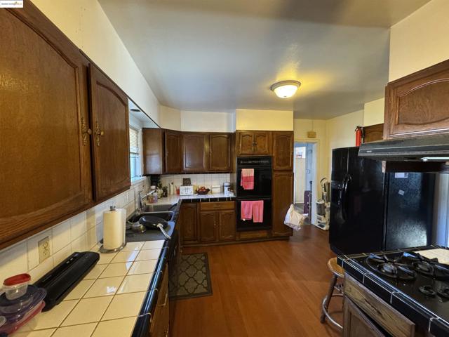 1953 102nd Ave, Oakland CA: https://media.crmls.org/mediaz/2d661cdf-82b4-487f-95b5-7b1897b13c02.jpg
