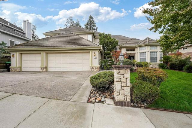 729 Montevino Dr, Pleasanton CA: https://media.crmls.org/mediaz/2d663d2f-676e-4c2d-8269-883becd38b13.jpg