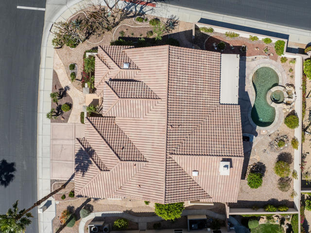 78210 Gray Hawk Drive, Palm Desert CA: https://media.crmls.org/mediaz/2d6680df-7558-435c-8c18-e082a52e93df.jpg