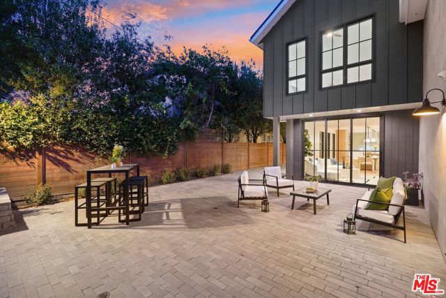 4034 Coolidge Avenue, Culver City CA: https://media.crmls.org/mediaz/2d66a065-34f9-4f32-9455-15a7709aa227.jpg
