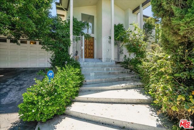 7900 Zeus Drive, Los Angeles CA: https://media.crmls.org/mediaz/2d66e26b-cb8e-40f4-b91b-f9c59acb9d74.jpg