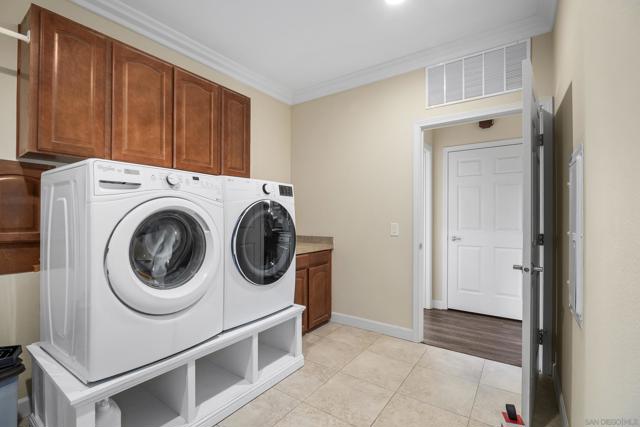 960 Smith Rd, Watsonville CA: https://media.crmls.org/mediaz/2d673518-107c-4ff4-a954-3adc6a38dc56.jpg
