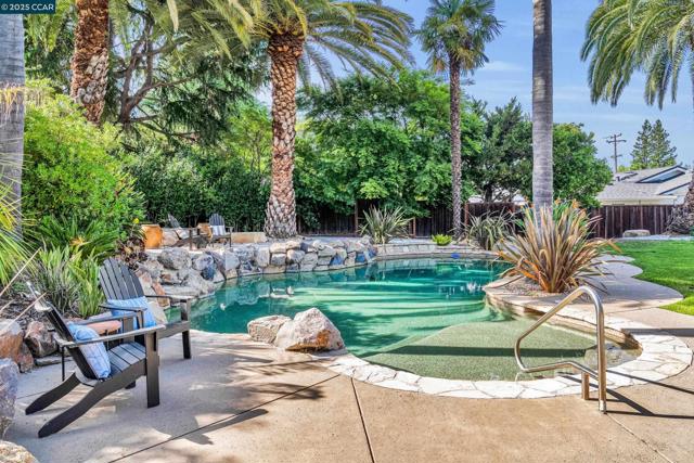 967 Ocho Rios Dr, Danville CA: https://media.crmls.org/mediaz/2d6772b8-126f-4e43-b3dc-6a7ae29cf172.jpg