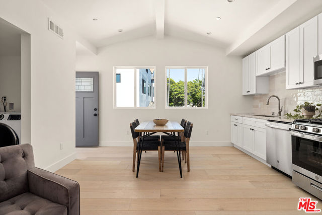 4308 Victoria Park Drive, Los Angeles CA: https://media.crmls.org/mediaz/2d678f2c-45f6-4864-92be-8c71ba336faf.jpg