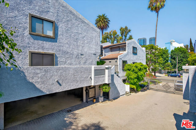 1920 Pandora Avenue, Los Angeles CA: https://media.crmls.org/mediaz/2d68094f-71c2-4fdb-84e0-fbe32ba5d26a.jpg