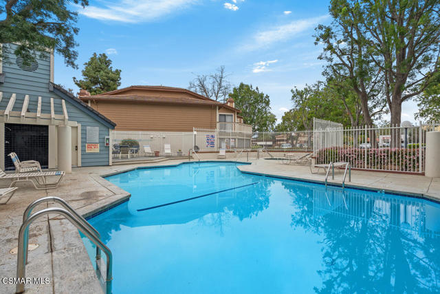 2414 Pleasant Way, Thousand Oaks CA: https://media.crmls.org/mediaz/2d6829bf-2ee5-45da-bf1c-902721c24e0f.jpg