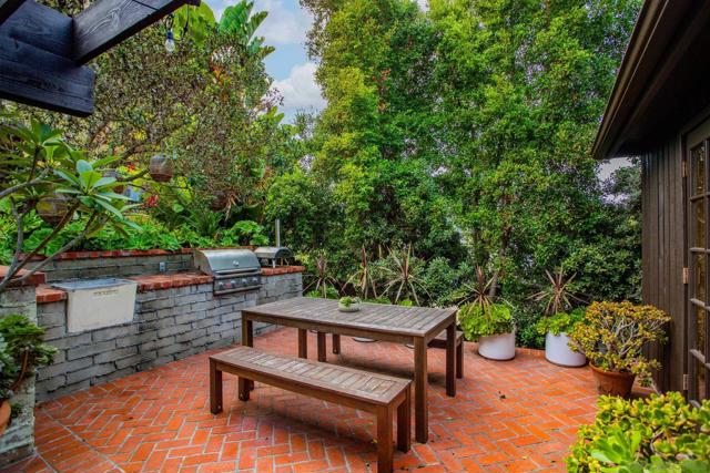 4021 Bernice Dr, San Diego CA: https://media.crmls.org/mediaz/2d682a25-c899-4b67-87b0-ed65305a82d7.jpg