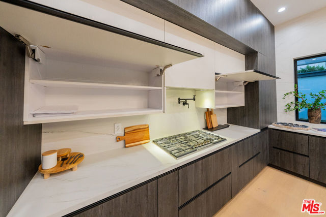 4532 Calhoun Avenue, Sherman Oaks CA: https://media.crmls.org/mediaz/2d6863dc-8a8e-4351-afee-d1ad65b9c7c3.jpg