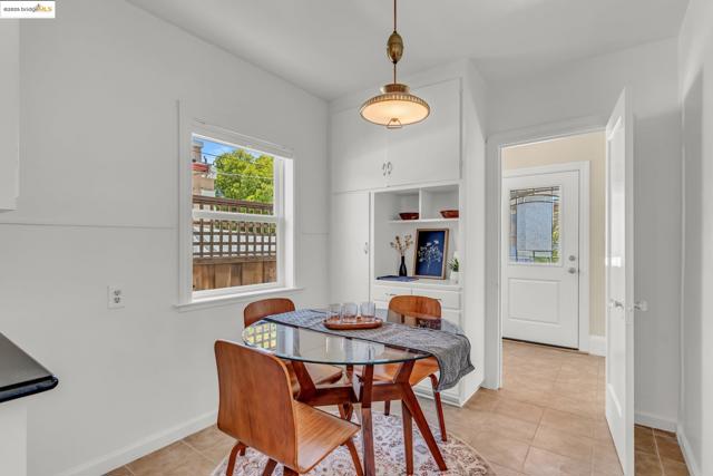 3671 38th Ave, Oakland CA: https://media.crmls.org/mediaz/2d68e755-cdc2-4097-9c67-b7c69eb7b7a2.jpg