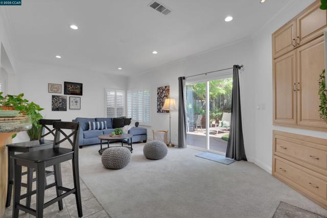 1109 Brittany Hills Ct, Martinez CA: https://media.crmls.org/mediaz/2d696575-73bd-435c-bbec-71cbe71290a0.jpg