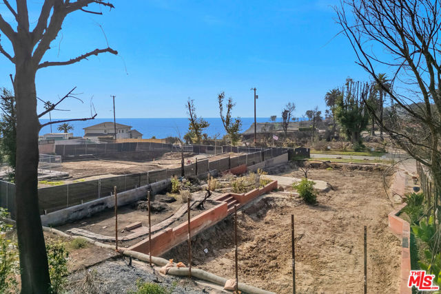 340 North Las Casas Avenue photo 7