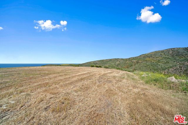 4250 Decker Edison Road, Malibu CA: https://media.crmls.org/mediaz/2d6a435c-3731-44c0-accf-f93567f2a787.jpg