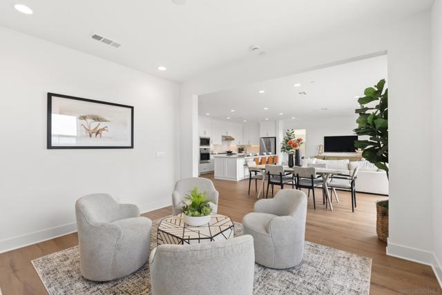 948 Visalia Pl, San Marcos CA: https://media.crmls.org/mediaz/2d6a7f5b-040b-4c43-8a0a-5c1bc2c6c303.jpg