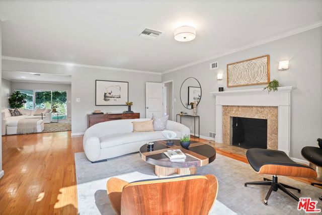 13601 Emelita Street photo 6