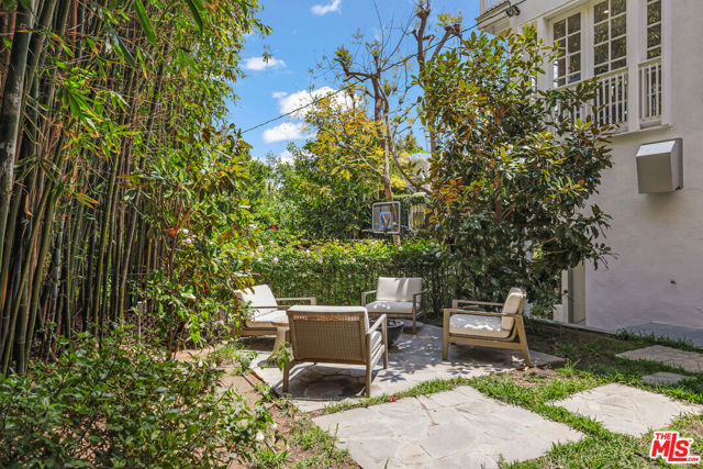 2558 Glendower Avenue, Los Angeles CA: https://media.crmls.org/mediaz/2d6ab283-bf3f-47b6-ba2f-e6f0b0839f0d.jpg
