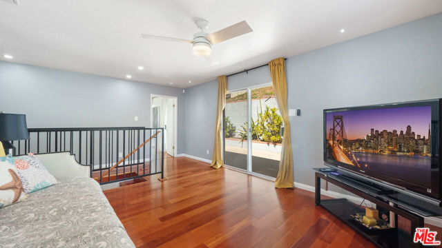 2655 Saxon Drive, Los Angeles CA: https://media.crmls.org/mediaz/2d6addad-5f58-46ce-80ec-1f57afe9d726.jpg