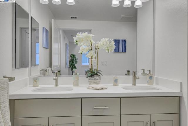 42111 Osgood Rd, Fremont CA: https://media.crmls.org/mediaz/2d6ae7db-e123-4a5e-86d1-d53d6283a877.jpg