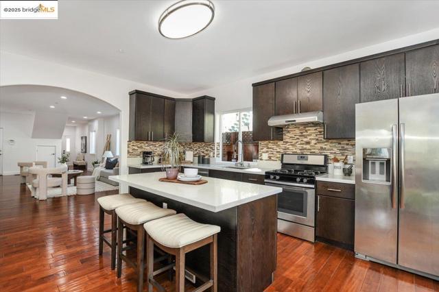 1738 18th Ave, Oakland CA: https://media.crmls.org/mediaz/2d6b2d89-810d-444e-8226-e23b3f315c35.jpg