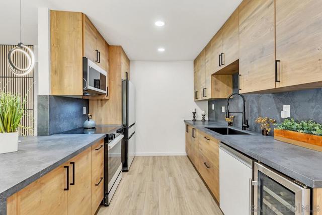 5055 Collwood Way, San Diego CA: https://media.crmls.org/mediaz/2d6b8a49-e238-474b-8ee3-4c39637bd0db.jpg