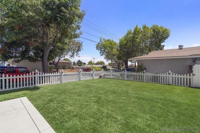 4838 Mount Saint Helens Dr, San Diego CA: https://media.crmls.org/mediaz/2d6ba9e4-7abf-49f2-becb-e33a4274319a.jpg