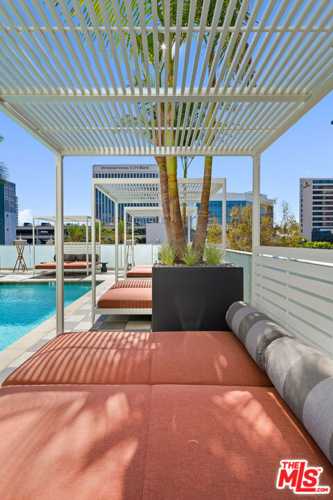 250 E Broadway, Long Beach CA: https://media.crmls.org/mediaz/2d6be60d-acc1-4380-9ffd-30e5a0930648.jpg