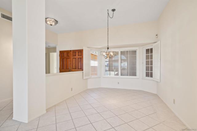 18113 Calle Estepona, San Diego CA: https://media.crmls.org/mediaz/2d6c187c-1187-4558-8494-be49d8f781f1.jpg