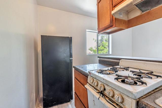 847 W 43rd Street, Los Angeles CA: https://media.crmls.org/mediaz/2d6c8954-0e85-460d-b6d4-7b7257ea2aa0.jpg