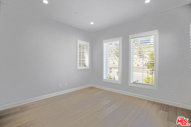 20326 W Liverpool Way, Porter Ranch CA: https://media.crmls.org/mediaz/2d6d20f5-eeab-4013-95a9-42f65b0d1e0a.jpg